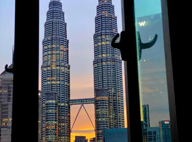 Klcc Legasi Direct View With A Superking Bed At A 3-Bedroom Premium Unit