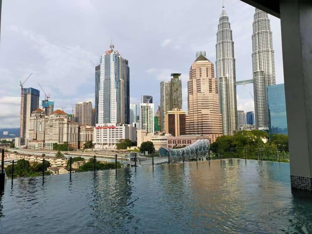 Klcc Legasi Direct View With A Superking Bed At A 3-bedroom Premium Unit Apartment *
