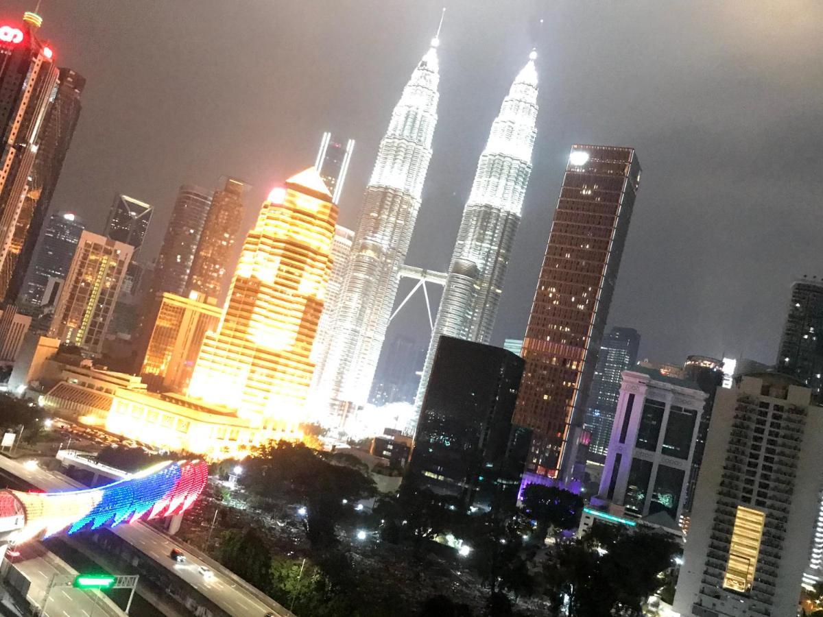 Klcc Legasi Direct View With A Superking Bed At A 3-bedroom Premium Unit Kuala Lumpur