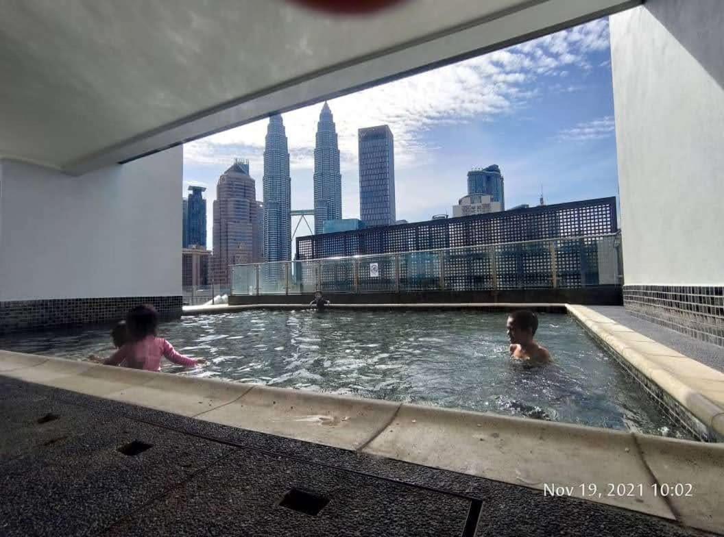 Apartment Klcc Legasi Direct View With A Superking Bed At A 3-bedroom Premium Unit Kuala Lumpur