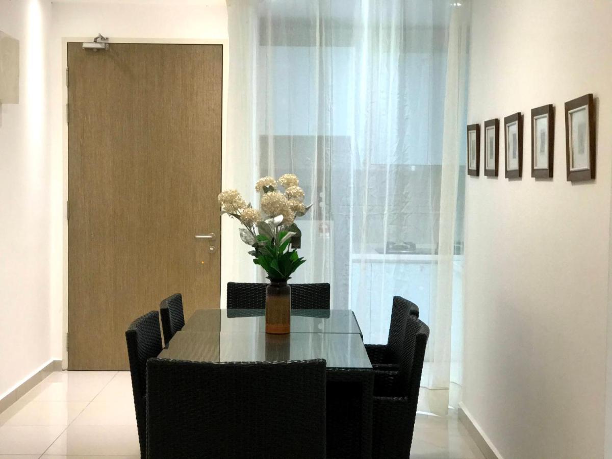 Apartment Klcc Legasi Direct View With A Superking Bed At A 3-bedroom Premium Unit Kuala Lumpur